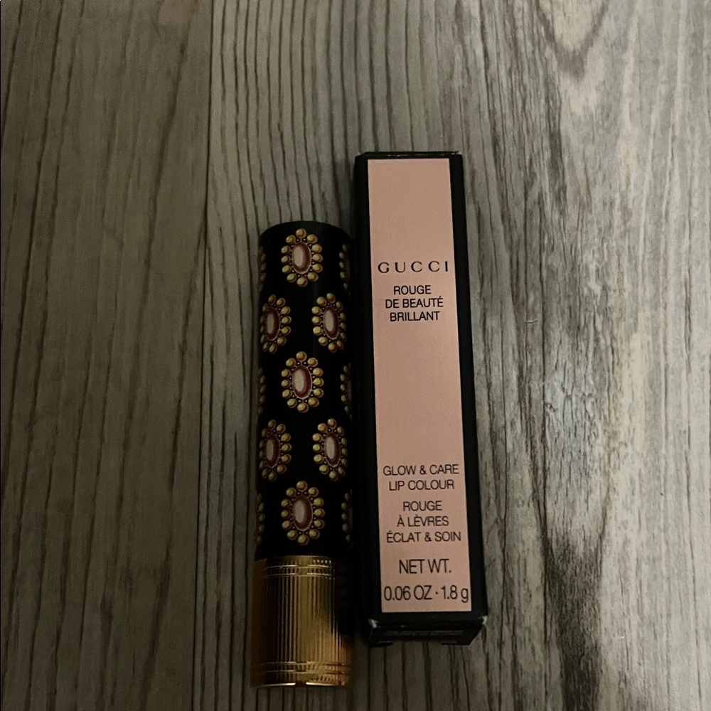 Gucci Luxurious Red Lipstick - Picture 6 of 7